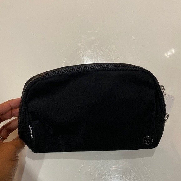 Large Lululemon Everywhere Belt Bag - Picture 4 of 10